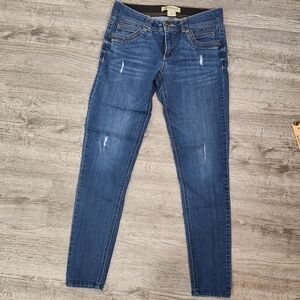 Democracy Jeans Ab Technology Womens Sz 4 Distressed stretchy comfort